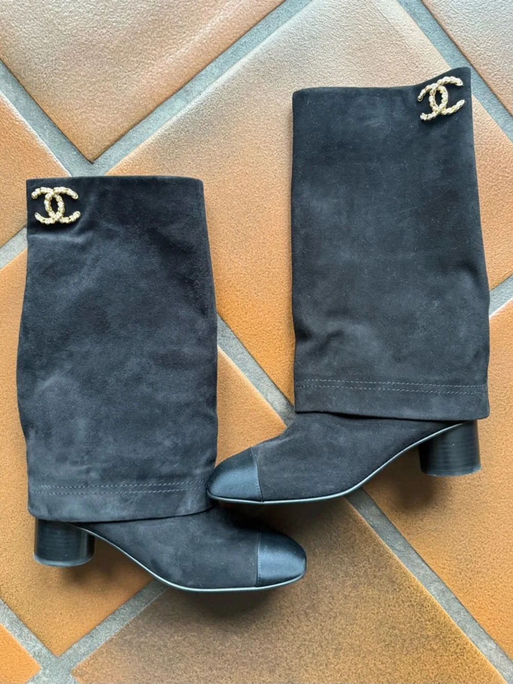 CHANEL Black Suede Knee-High Boots with Crystal CC Accent - Picture 4 of 6